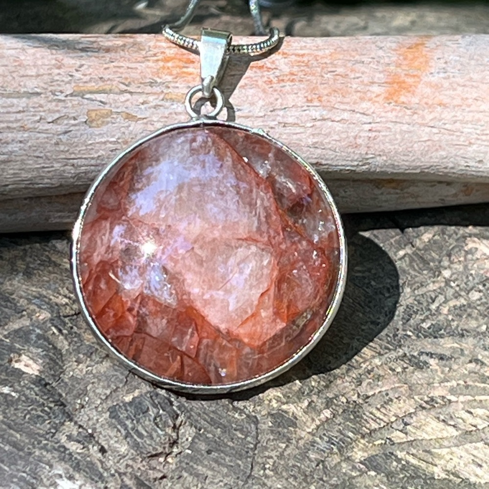 Silver‎ plated round fire Quartz pendant